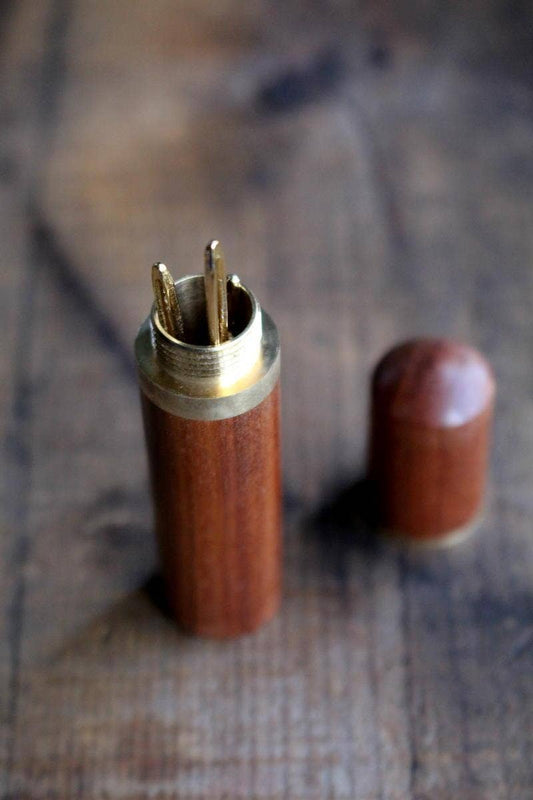 Never Knot Knitting:Wooden Needle Case with Tapestry Needles