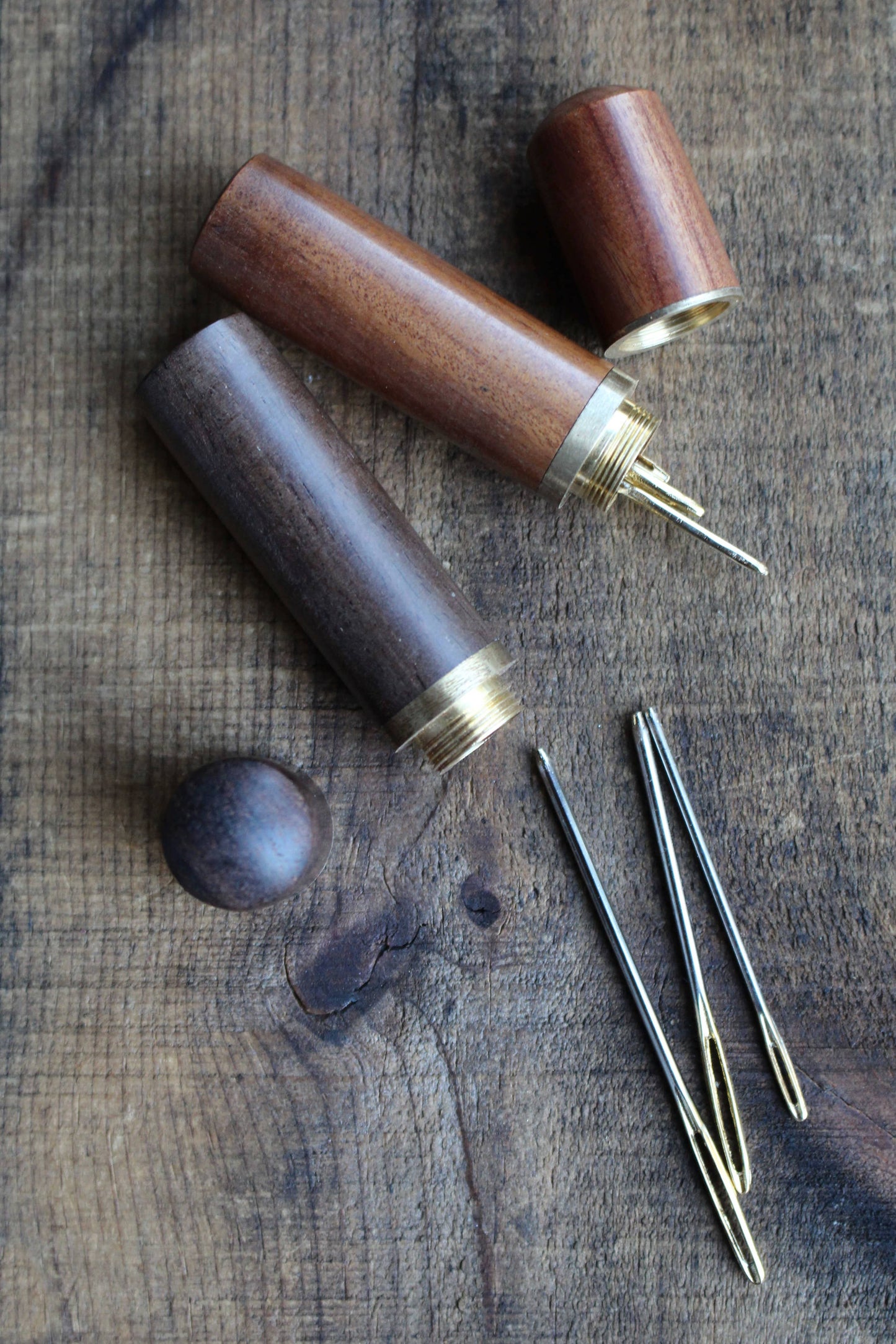 Never Knot Knitting:Wooden Needle Case with Tapestry Needles