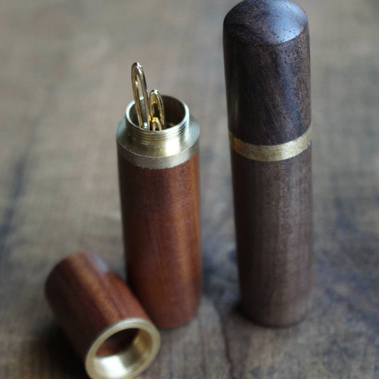 Never Knot Knitting:Wooden Needle Case with Tapestry Needles